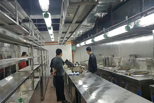 開個飯店，需要哪些廚房設備，又該如何擺放？